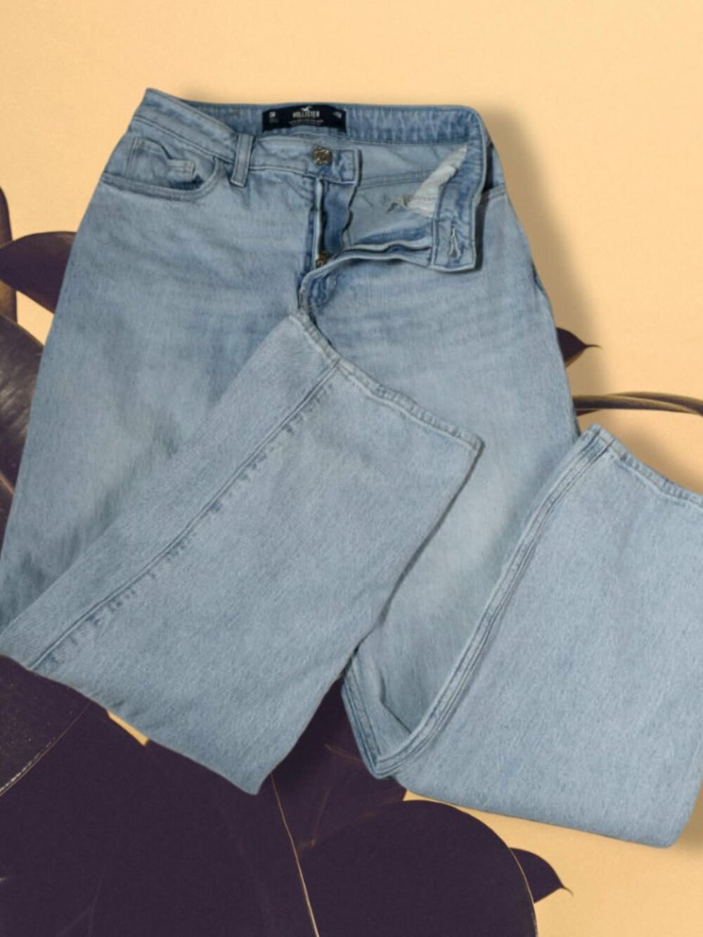 Hollister Ultra High-Rise Dad Jeans Size 25R (US 2)